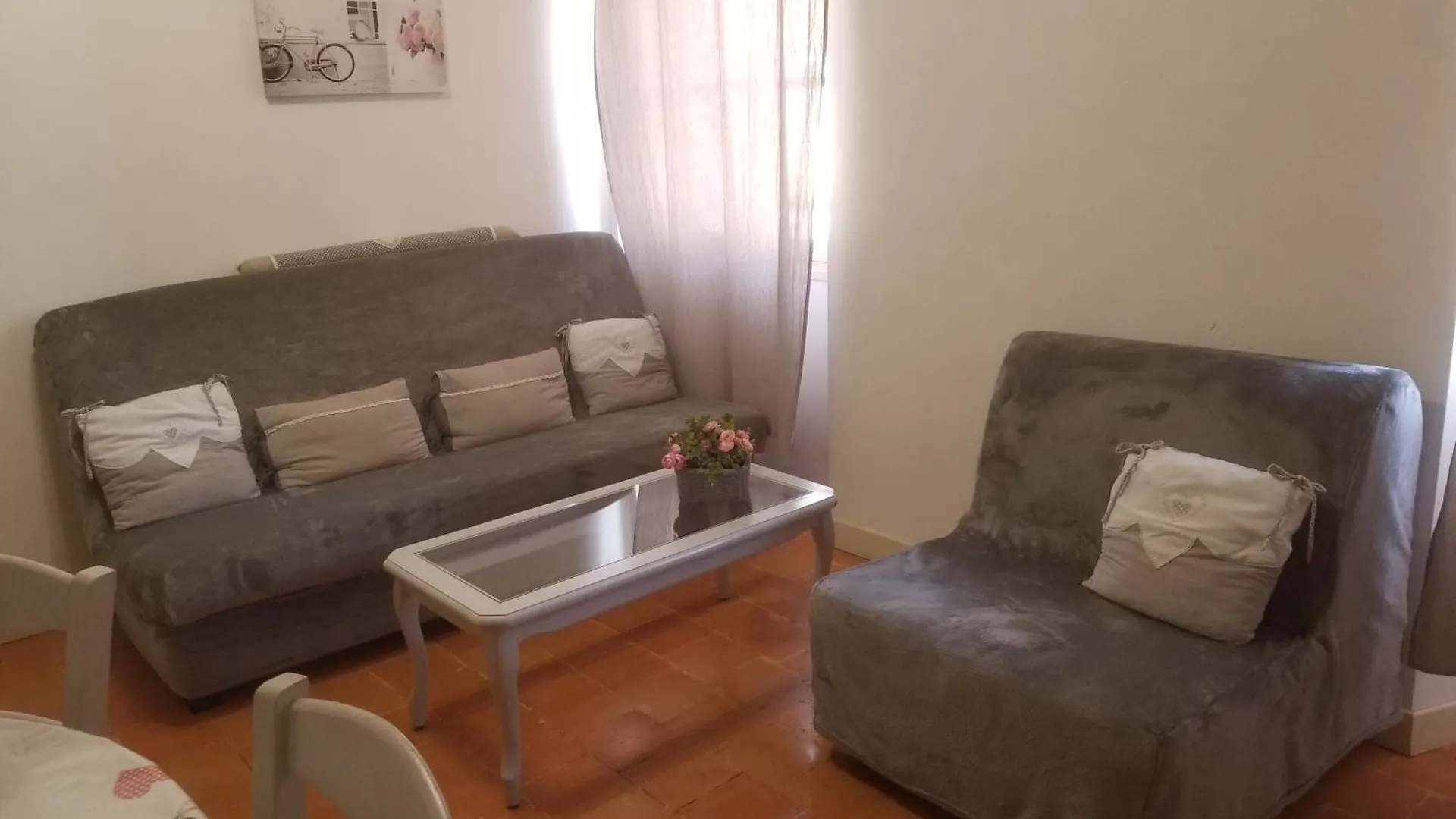 Апартаменты Joli T2 De 40M² A Louer A Ле-Мюи