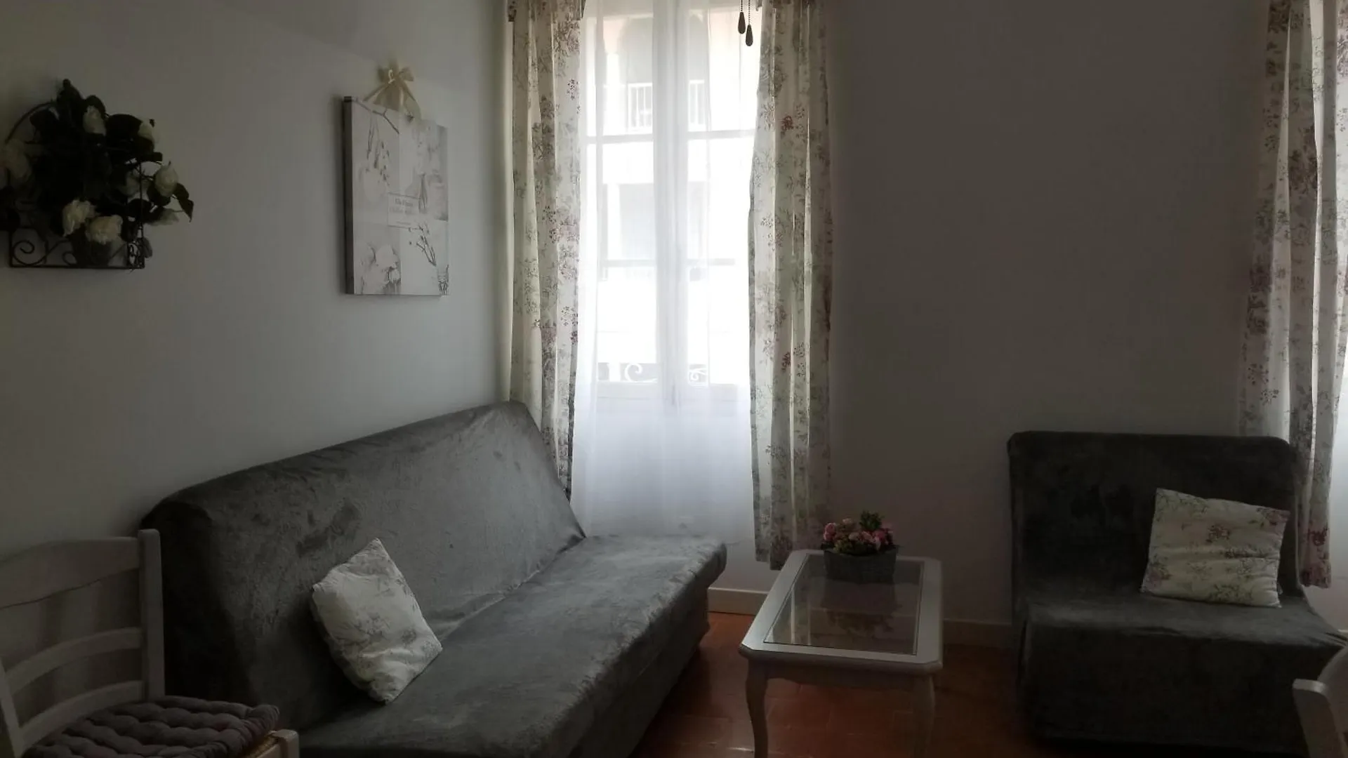 Апартаменты Joli T2 De 40M² A Louer A Ле-Мюи
