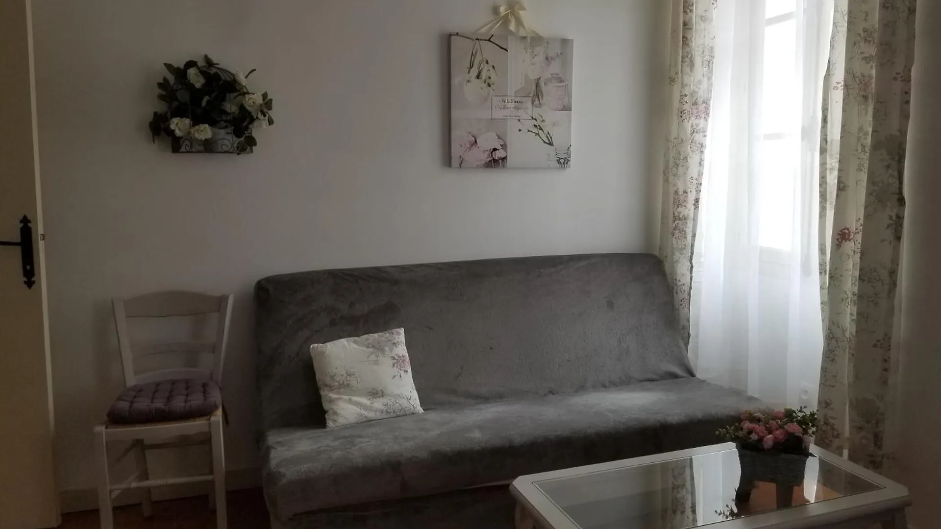 Апартаменты Joli T2 De 40M² A Louer A Ле-Мюи