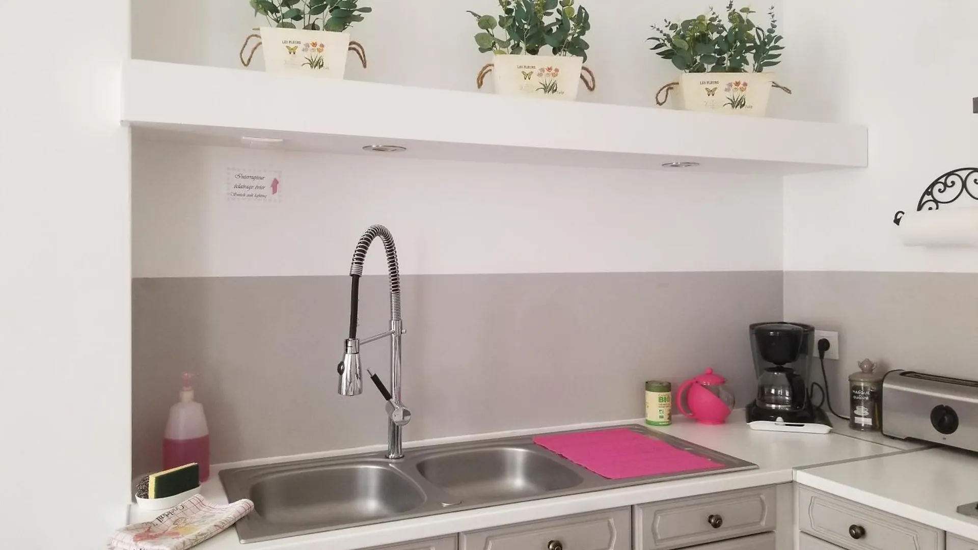 Joli T2 De 40M² A Louer A Le Muy 아파트