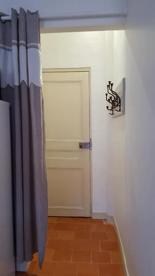 Joli T2 De 40M² A Louer A Le Muy 아파트